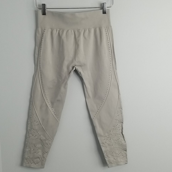 Fabletics Seamless High Waisted Capri Leggings M - Picture 6 of 12